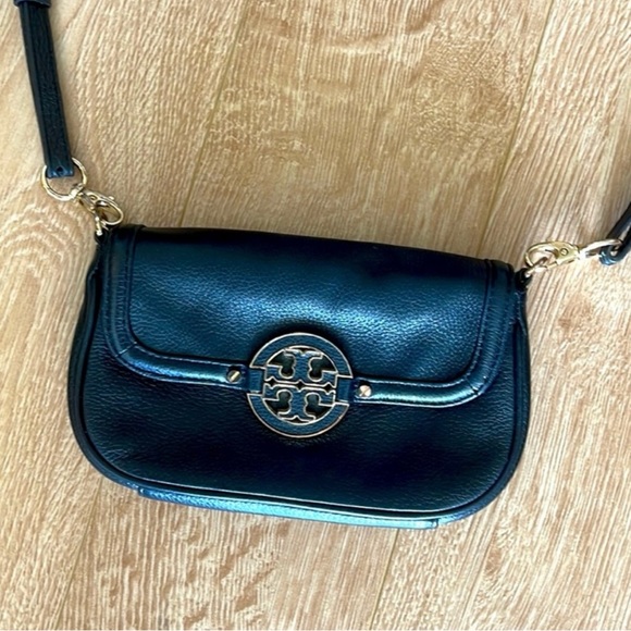 Tory Burch Amanda Crossbody in Black - Picture 2 of 9